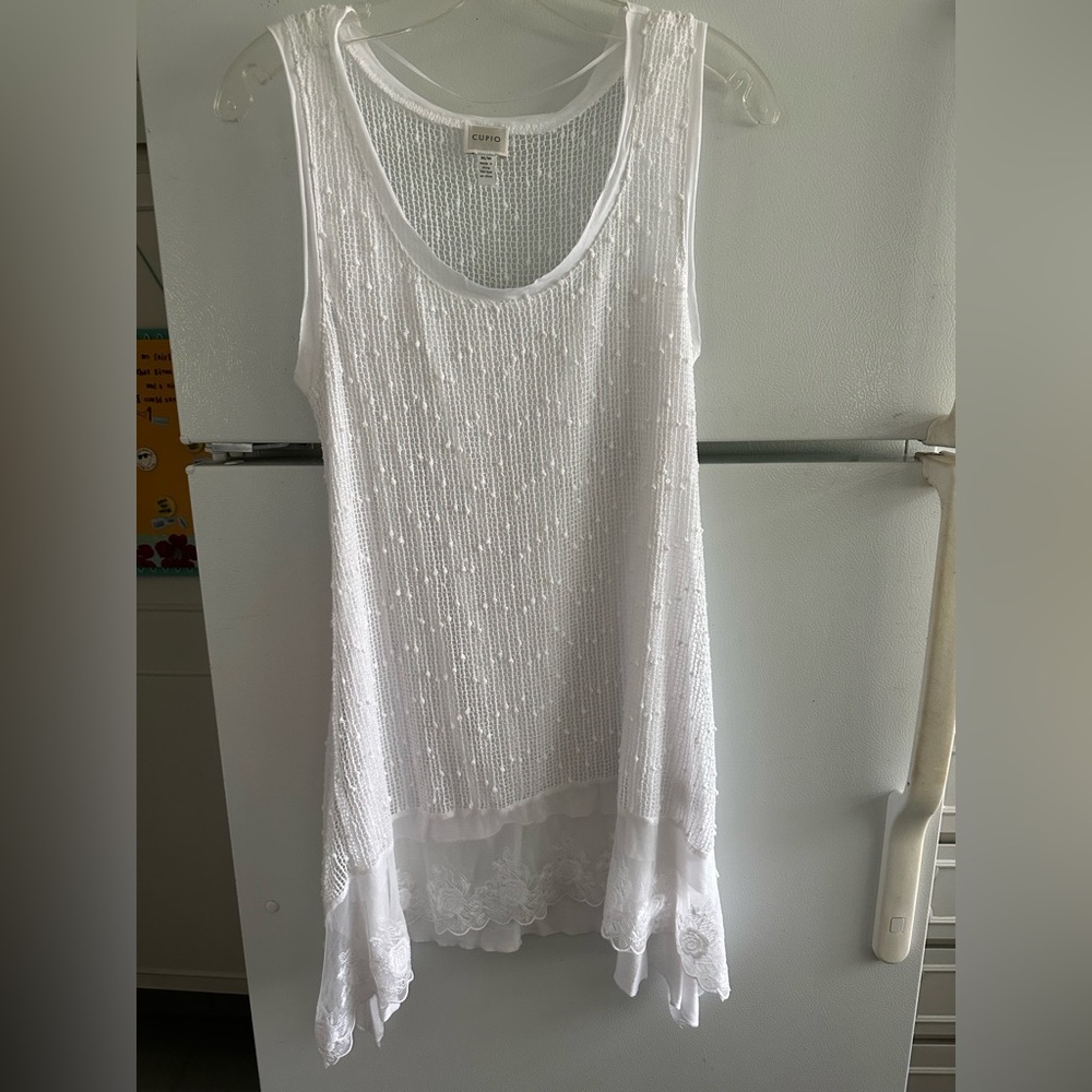 Beautiful white multi textured top (M)